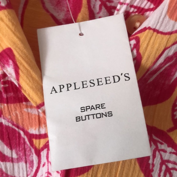 Woman’s floral spring button down blouse - Picture 5 of 11